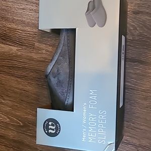 Wayland Square- women's/men's ( S) memory foam slippers